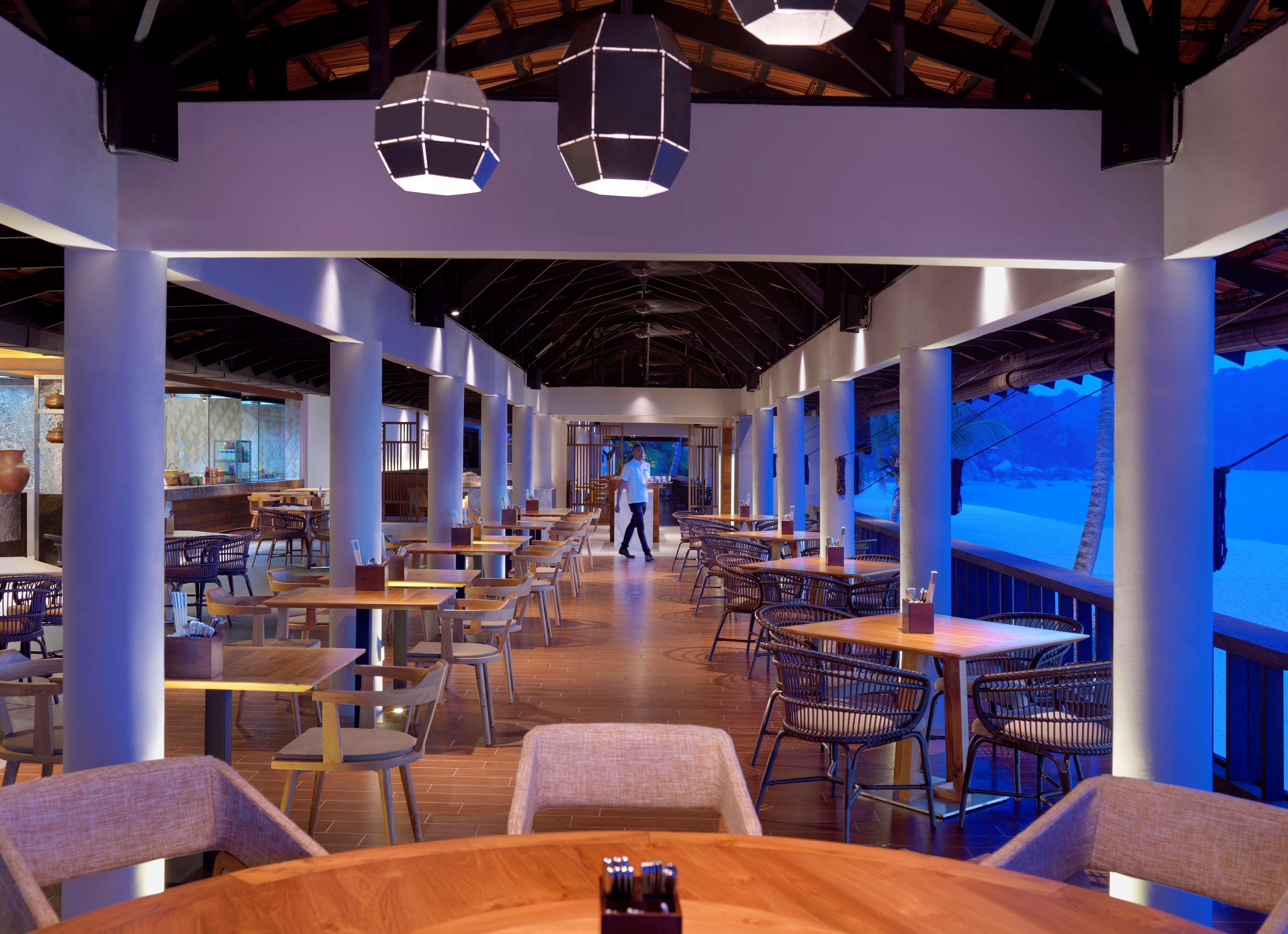 Hyatt Regency Kuantan Resort Εξωτερικό φωτογραφία The restaurant at the aquarium