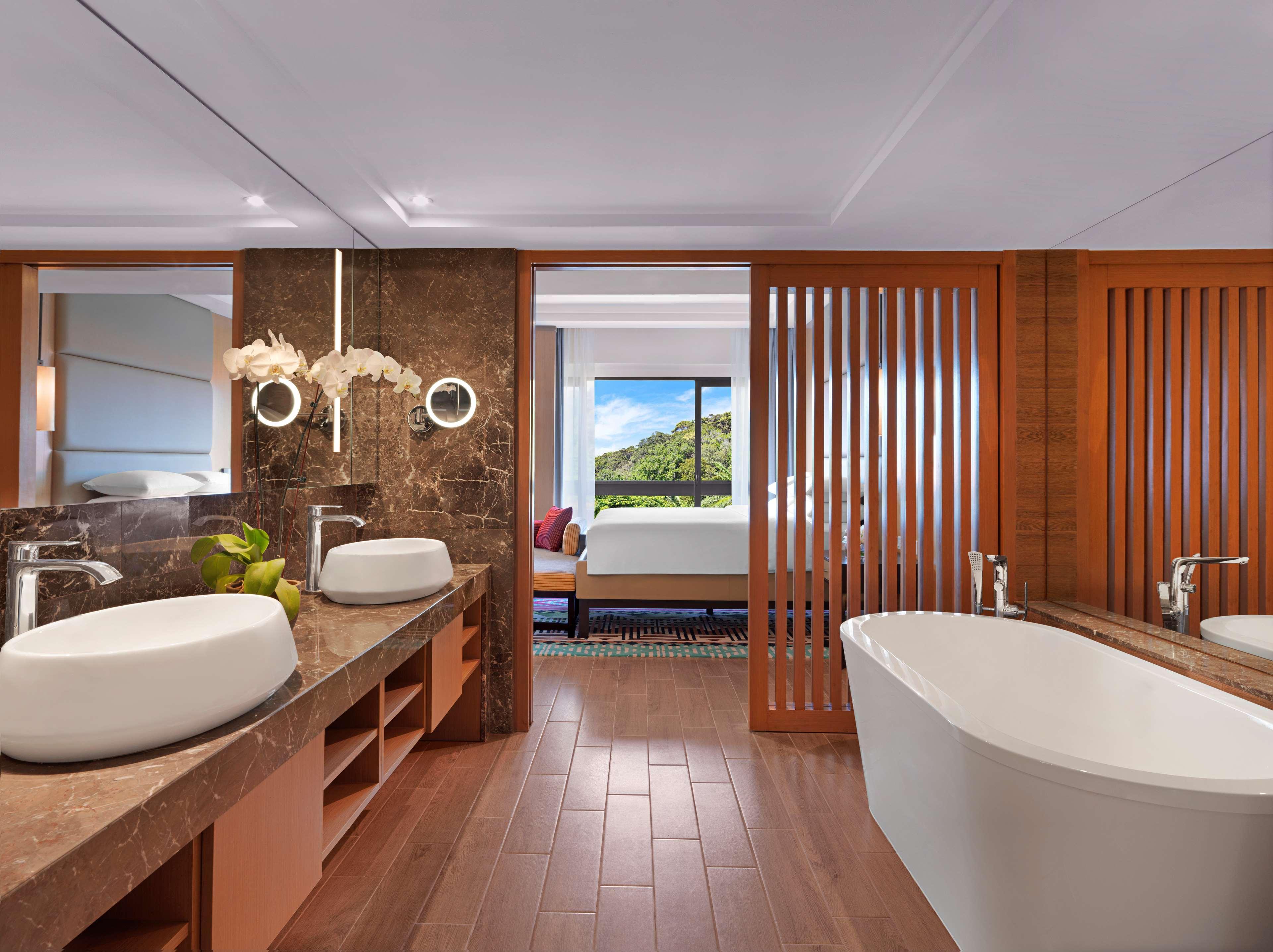 Hyatt Regency Kuantan Resort Εξωτερικό φωτογραφία Deluxe Suite bathroom