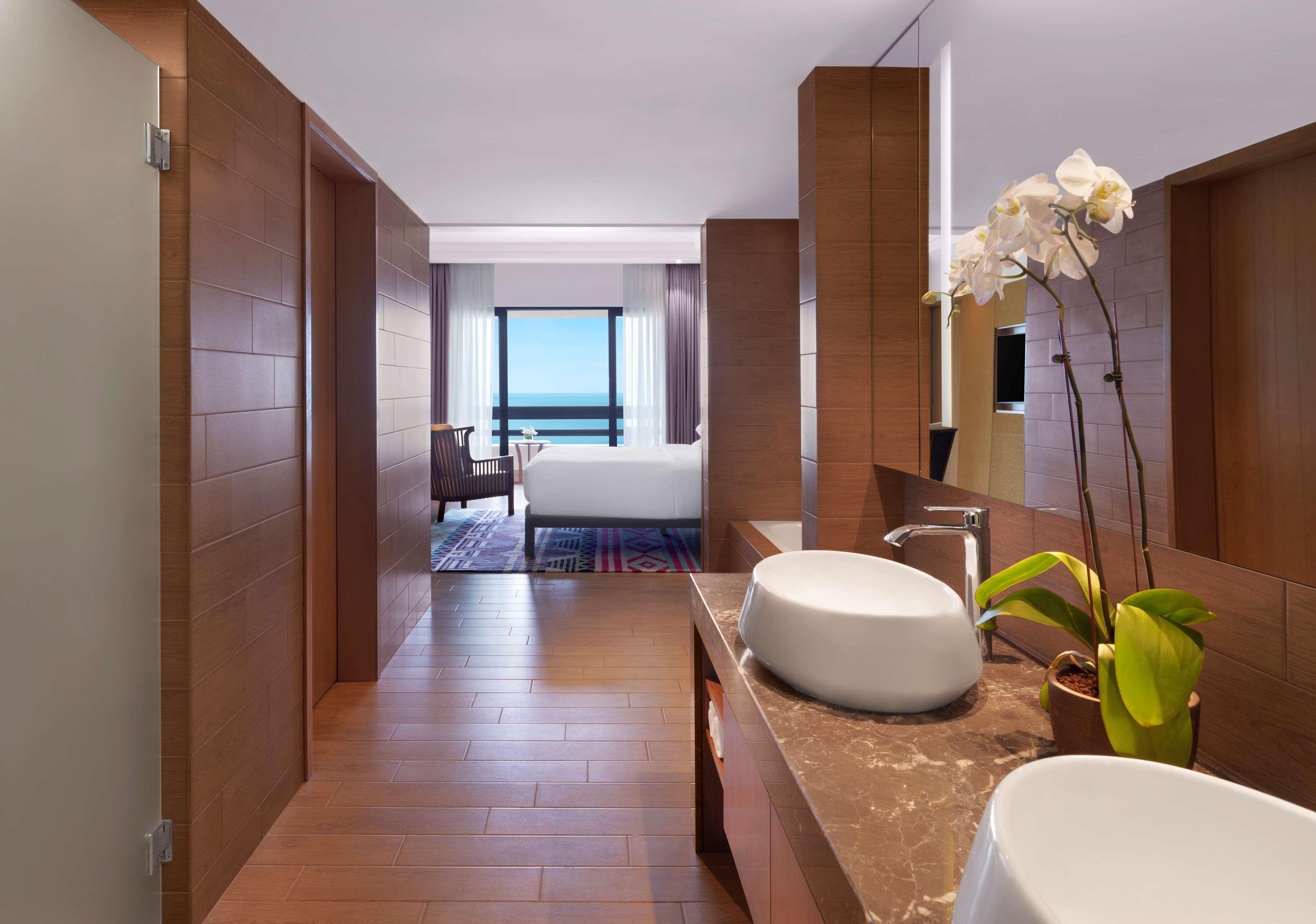 Hyatt Regency Kuantan Resort Εξωτερικό φωτογραφία A bathroom at the hotel