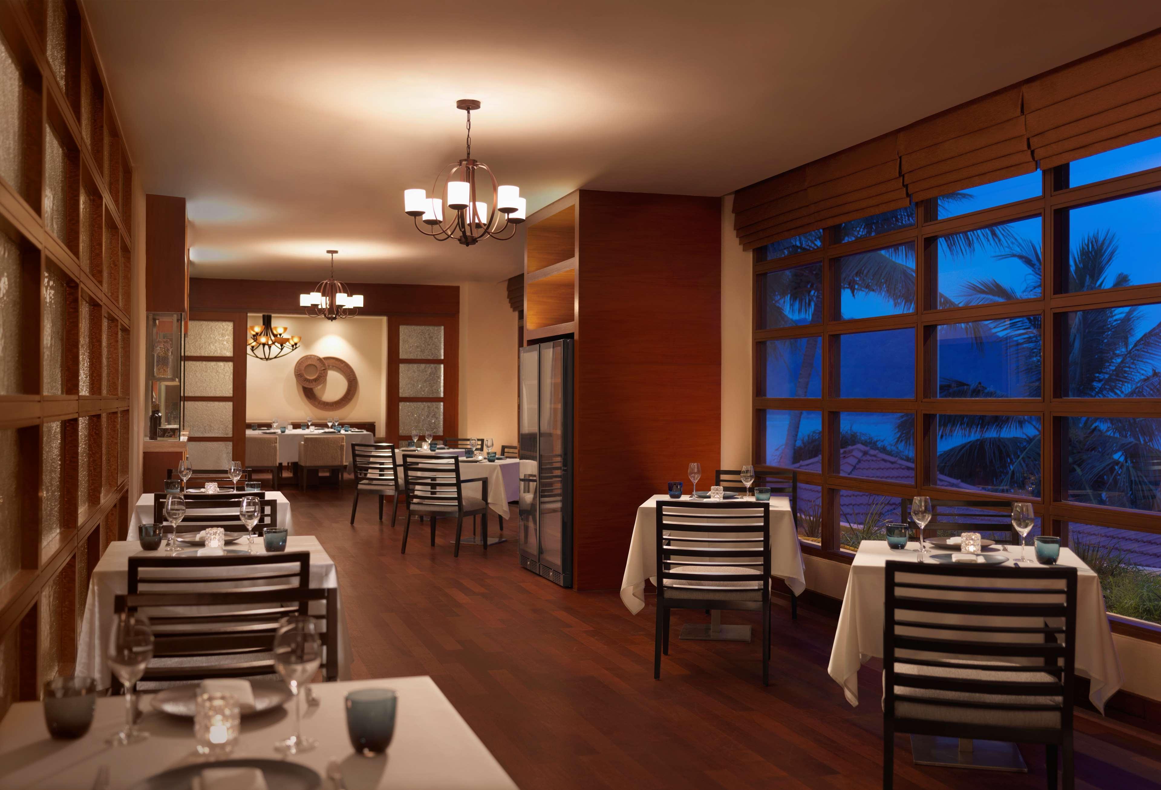 Hyatt Regency Kuantan Resort Εξωτερικό φωτογραφία Restaurant at the Taj Bengal