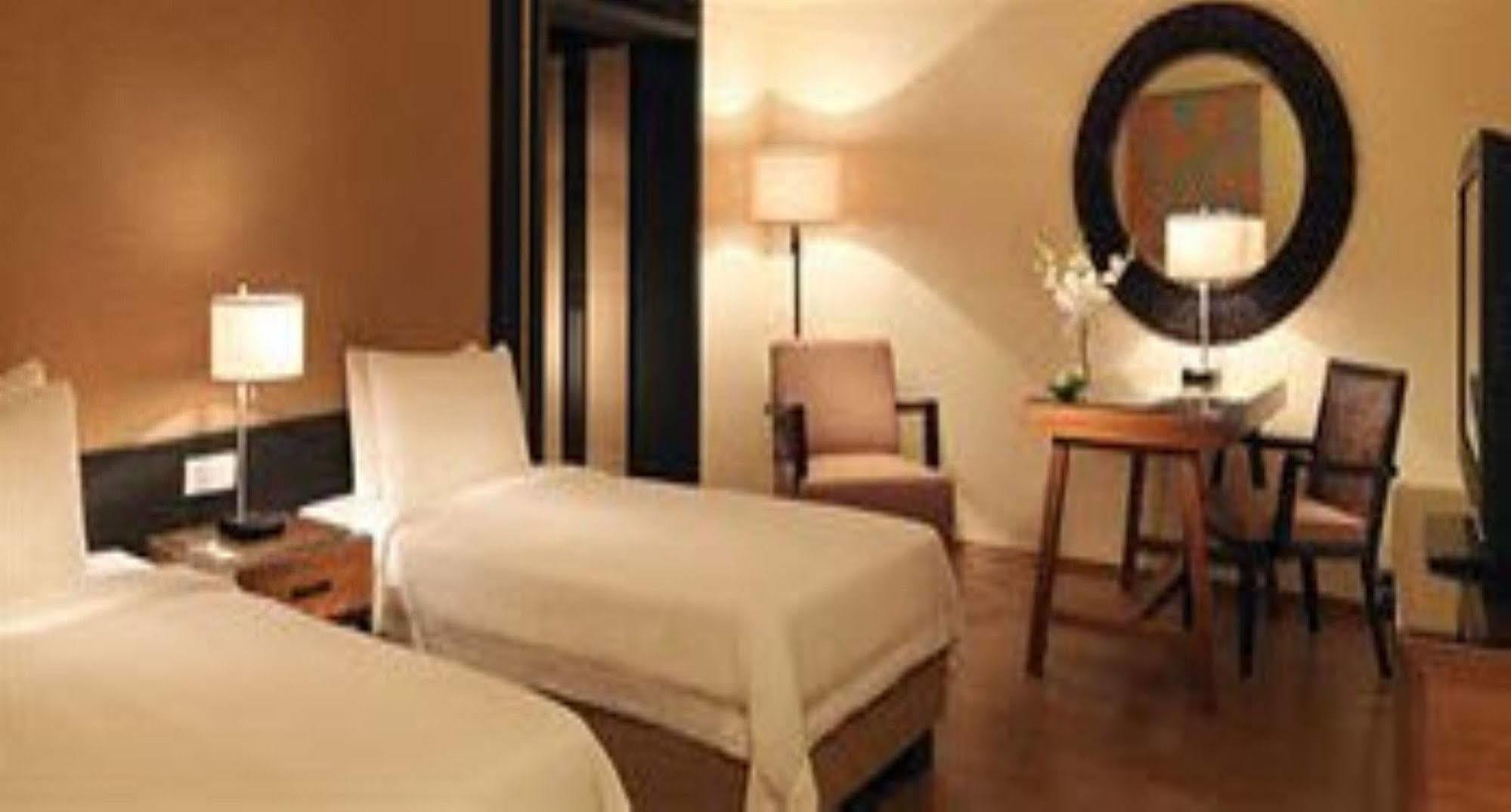 Hyatt Regency Kuantan Resort Εξωτερικό φωτογραφία A room at the hotel