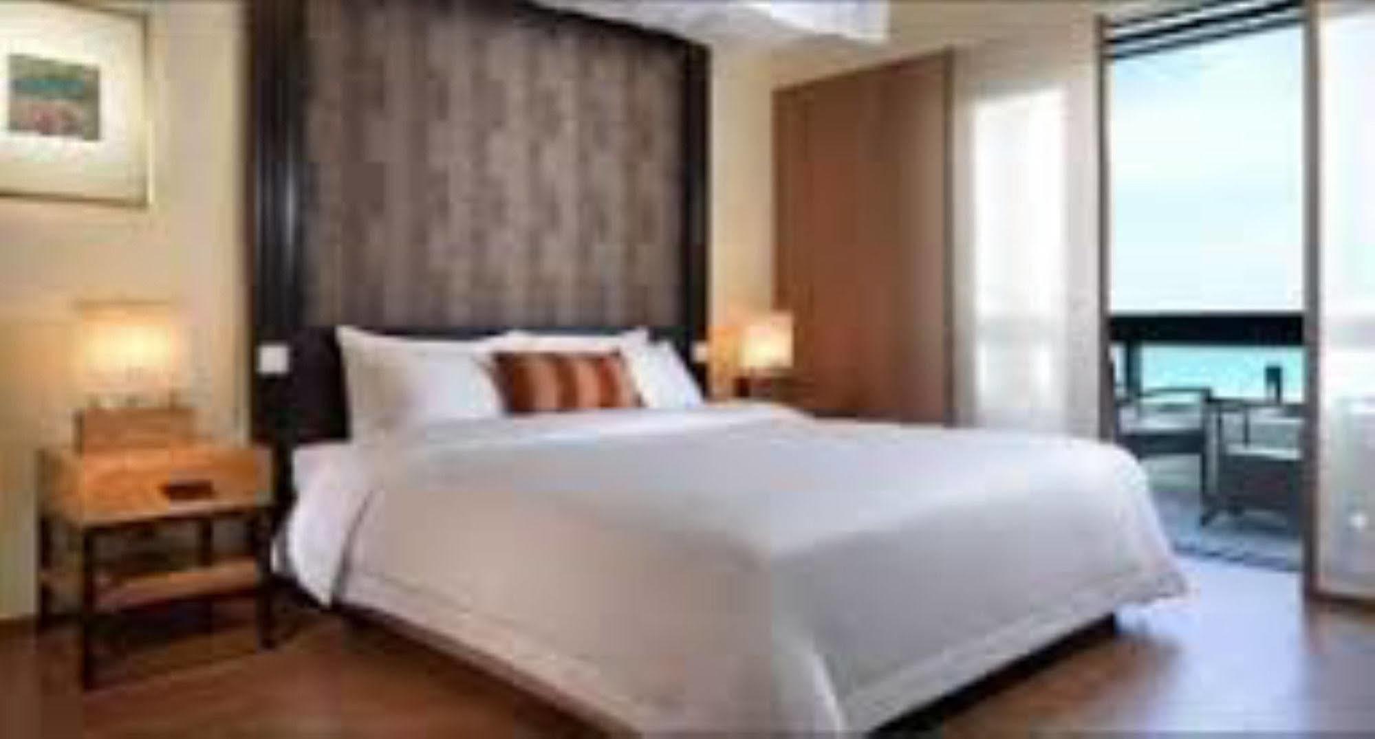 Hyatt Regency Kuantan Resort Εξωτερικό φωτογραφία A bedroom at the hotel